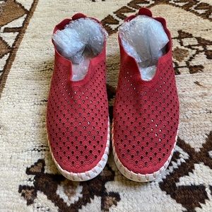 Isle Jacobson red flats size 40